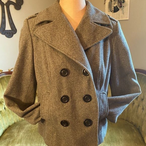 Old Navy Jackets & Blazers - Women’s button coat. Size M.